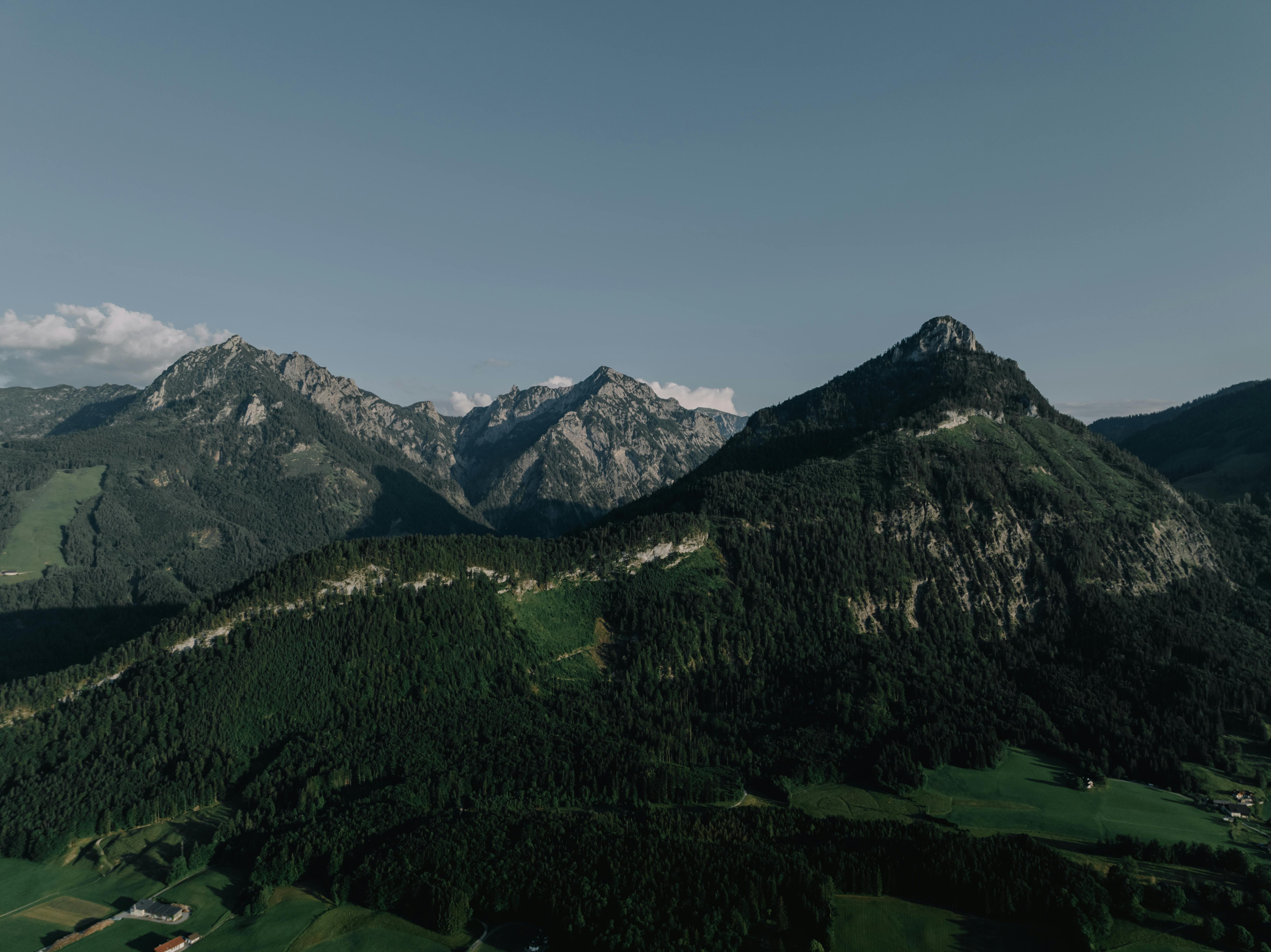 Tiroler Bergpanorama im ersten Licht